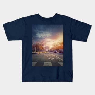 Triumphal Arch street view Kids T-Shirt